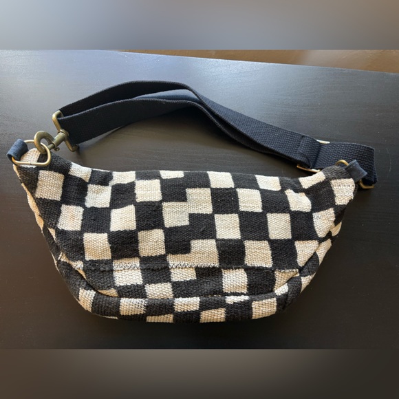 Jenna Bee Black checkered crossbody bag - Picture 2 of 3